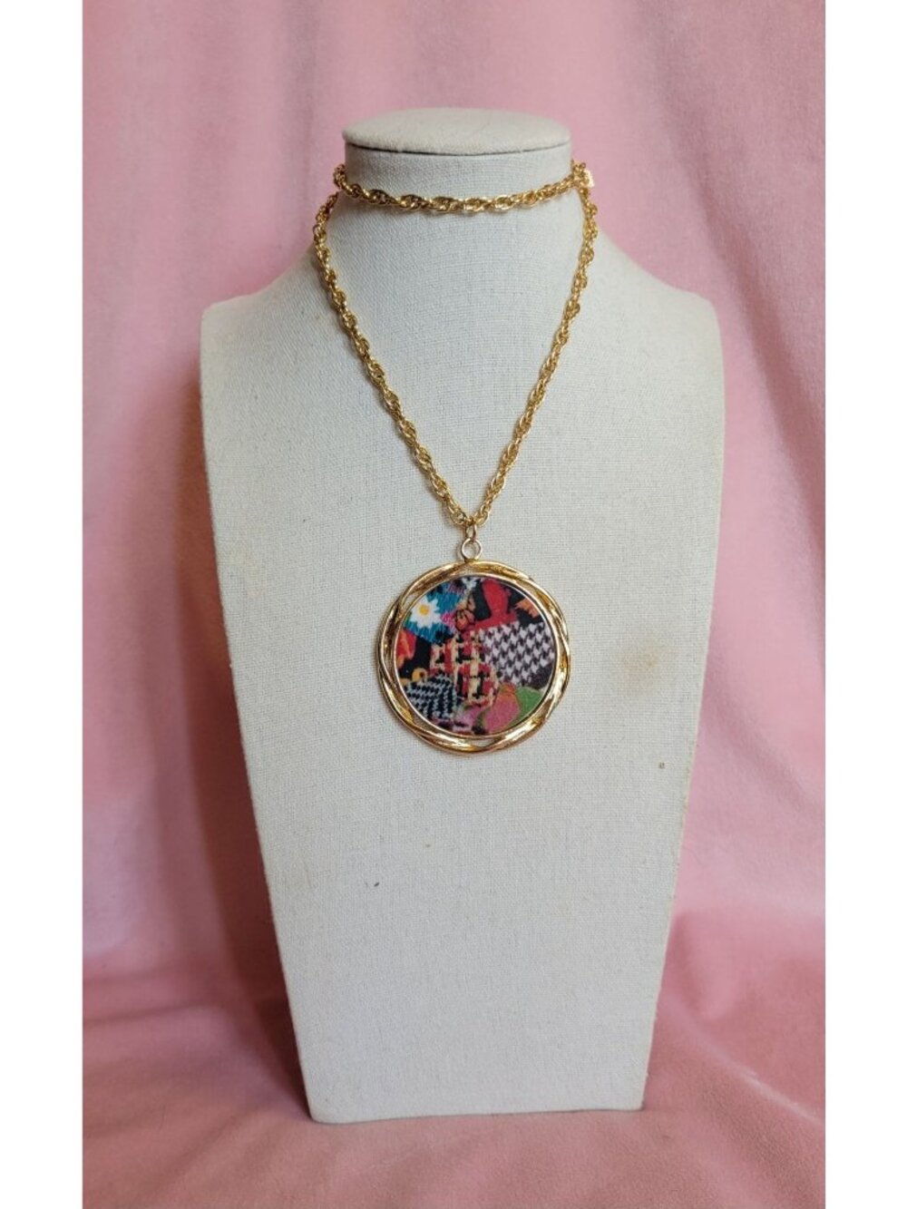 Vintage Sarah Coventry "Turnabout" Reversable Gold Tone Colorful Round Necklace